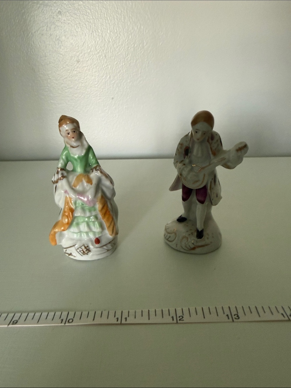 2 for 20$ ✌🏻Porcelain Figurine Pair - Hand-Painted - Picture 2 of 7